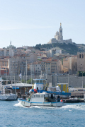 Marseille, bateau de pêcheur et Notre Dame de la Garde